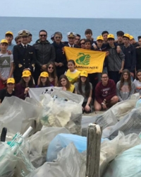 Nuove gite scolastiche: gli studenti vanno a pulire le spiagge